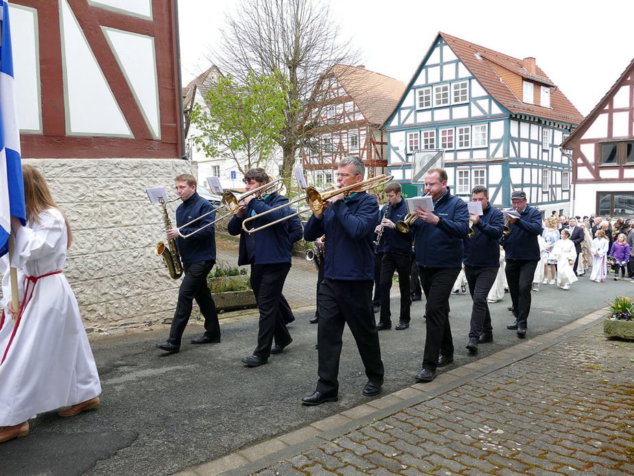 1. Heilige Kommunion in St. Crescentius (Foto: Karl-Franz Thiede)